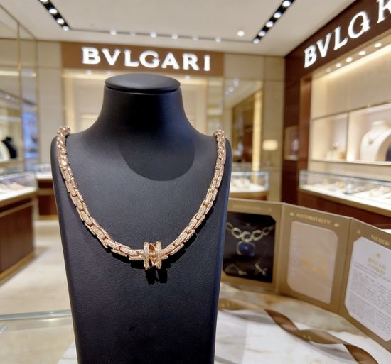 Bvlgari Elegant Fan Shape Pendant Necklace