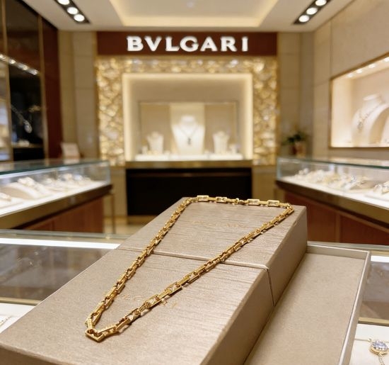 Bvlgari Stylish 18K Gold Pendant Necklace