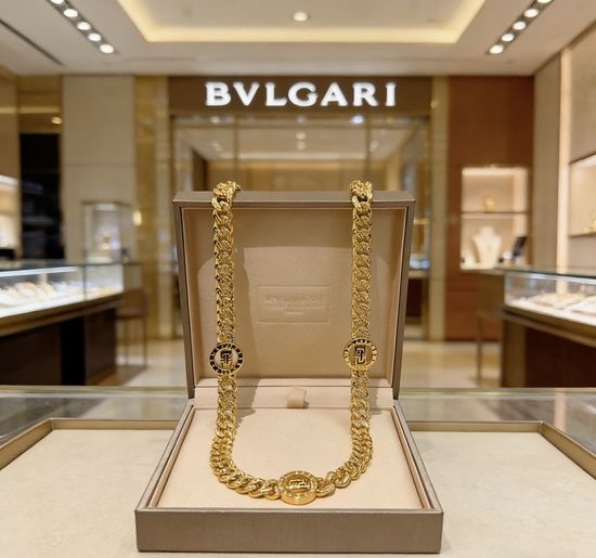 Bvlgari Elegant Pattern Pendant Necklace