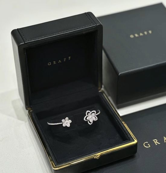 Graff Luxury Floral Design Sparkling Bracelet