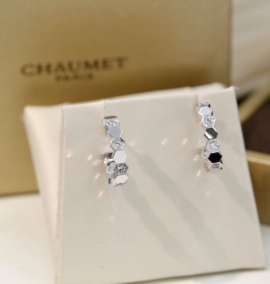 Chaumet Honeycomb Shiny Elegant Stud Earrings