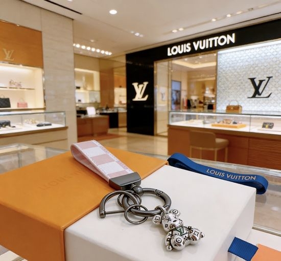 Louis Vuitton LV Luxury Vintage LV Keychain for Bags