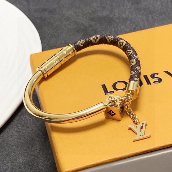 Louis Vuitton LV Leather Magnetic Closure Bangle