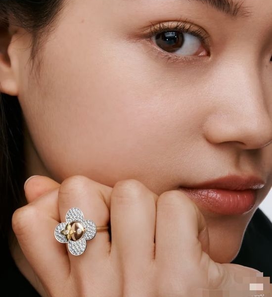 Louis Vuitton LV Sunflower Pattern Open Ring Classic Style